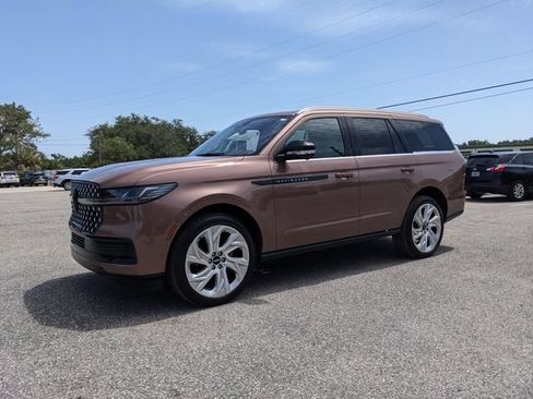 Used 2025 Lincoln Navigator Black Label AWD/4WD image 8