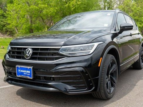 Used 2024 Volkswagen Tiguan SE R-Line AWD/4WD image 2