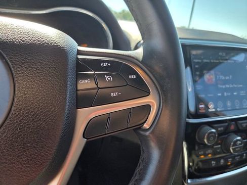 Used 2020 Jeep Grand Cherokee Laredo w/ Laredo X Package RWD image 26