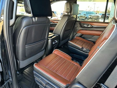 Used 2023 GMC Yukon Denali Ultimate AWD/4WD image 16