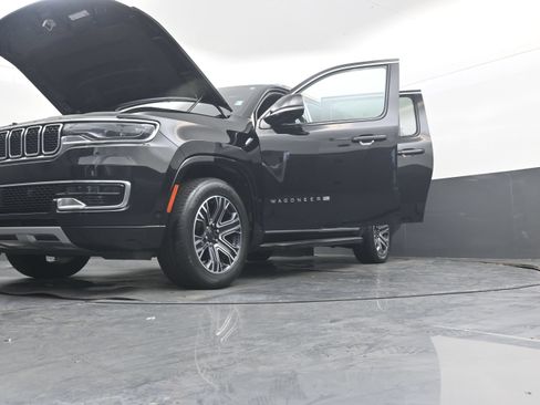 Used 2024 Jeep Wagoneer L Series II RWD image 41