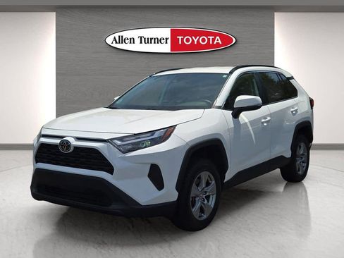 Used 2024 Toyota RAV4 XLE AWD/4WD image 3