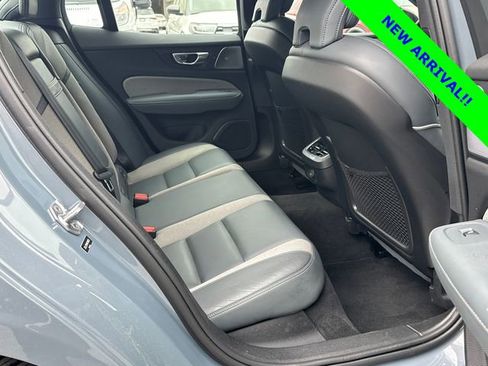 Used 2022 Volvo S60 B5 R-Design image 15