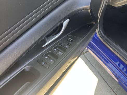 Used 2022 Hyundai Elantra Limited image 14