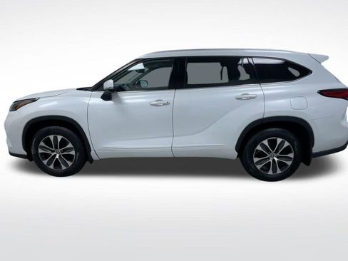 Used 2022 Toyota Highlander XLE AWD/4WD image 20