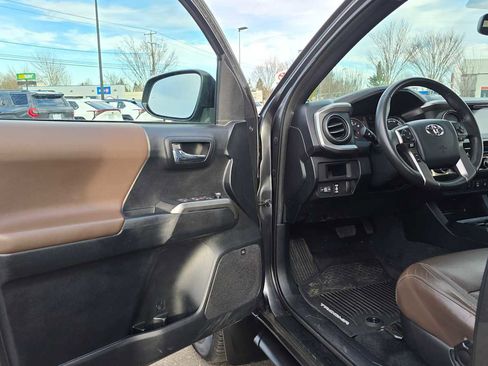 Certified 2016 Toyota Tacoma Limited image 24