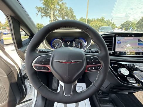 New 2026 Chrysler Pacifica Select image 13