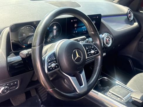 Used 2021 Mercedes-Benz GLA 250 4MATIC w/ Premium Package image 16