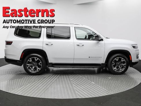 Used 2023 Jeep Wagoneer Series III w/ Preferred Equipment Group RWD image 4