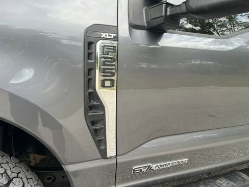 Used 2024 Ford F250 XLT AWD/4WD image 11