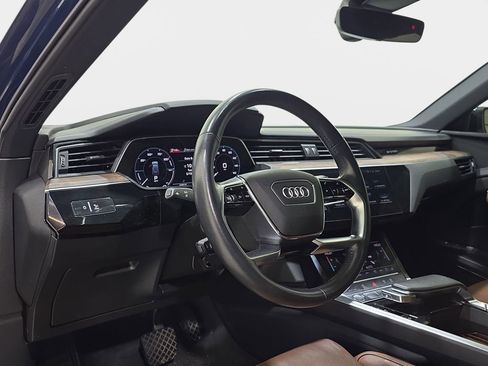 Used 2019 Audi e-tron Prestige w/ Prestige Package AWD/4WD image 17