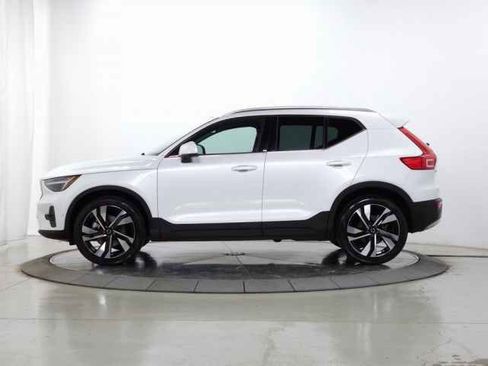 Certified 2023 Volvo XC40 B5 Ultimate w/ Protection Package Premier image 4