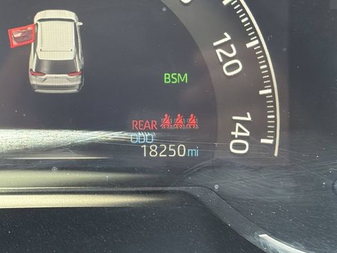 Certified 2025 Toyota RAV4 LE FWD image 32