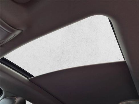 Used 2018 Chevrolet Equinox Premier FWD image 16