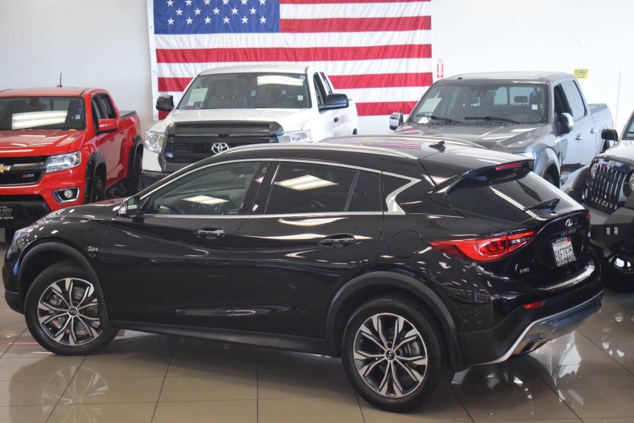 Used 2018 INFINITI QX30 Premium w/ Navigation Package AWD/4WD image 5