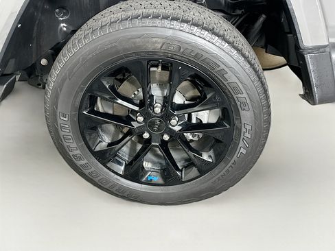 Used 2023 Jeep Wrangler Unlimited Sahara AWD/4WD image 11