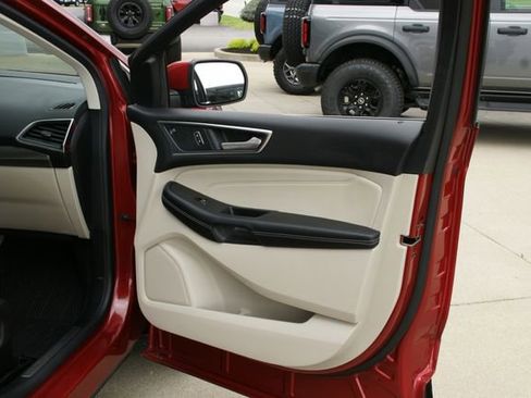 Certified 2022 Ford Edge Titanium w/ Class II Trailer Tow Package image 39