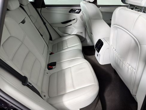 Certified 2021 Porsche Macan Turbo AWD/4WD image 30