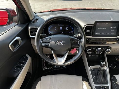 Used 2023 Hyundai Venue SEL FWD image 14