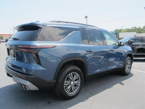 Used 2024 Chevrolet Traverse LT w/ Trailering Package FWD image 3