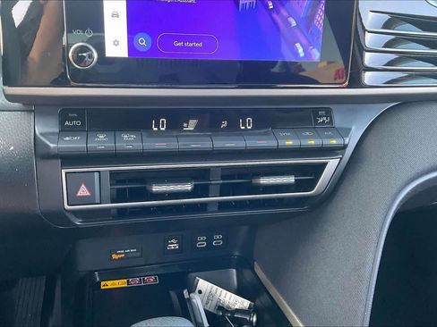 Used 2025 Toyota Camry LE FWD image 32