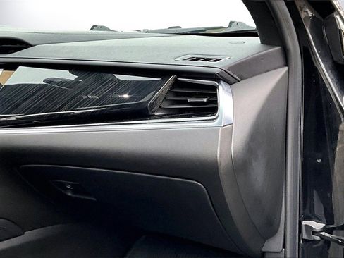 Used 2022 Cadillac XT6 Premium Luxury w/ Technology Package image 21