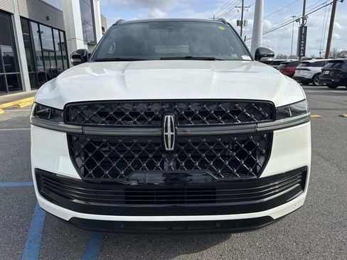New 2026 Lincoln Navigator L Black Label AWD/4WD image 2