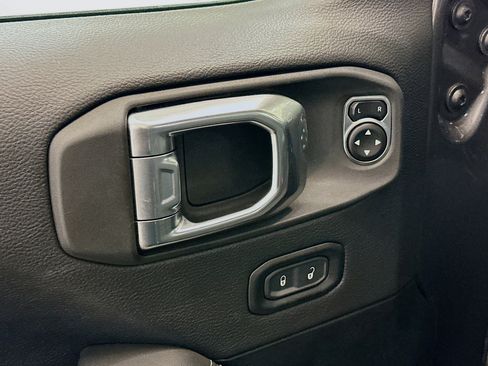 Used 2025 Jeep Wrangler Sahara w/ Safety Group image 15