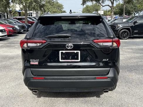 Used 2021 Toyota RAV4 XLE Premium FWD image 5