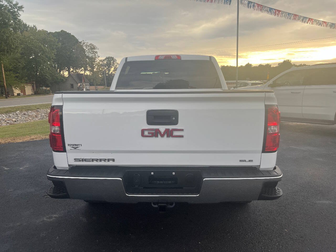 Used 2016 GMC Sierra 1500 SLE w/ SLE Value Package AWD/4WD image 4