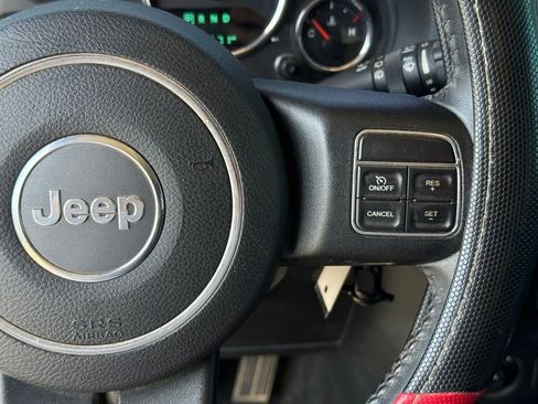 Used 2017 Jeep Wrangler Unlimited Sahara w/ Connectivity Group image 16