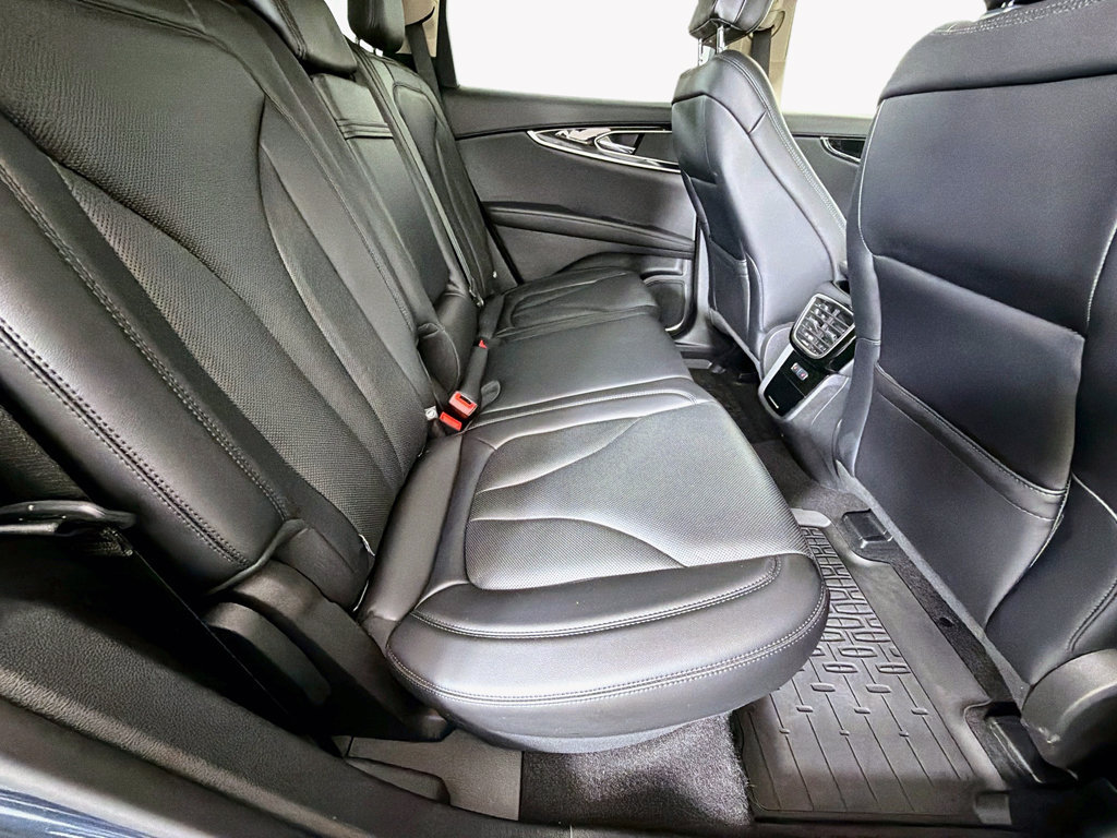 Used 2023 Lincoln Nautilus Reserve AWD/4WD image 28
