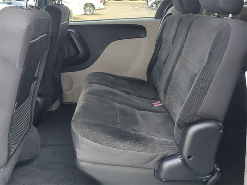 Used 2018 Dodge Grand Caravan SE image 26