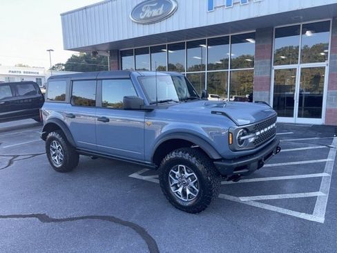 New 2025 Ford Bronco Badlands image 3