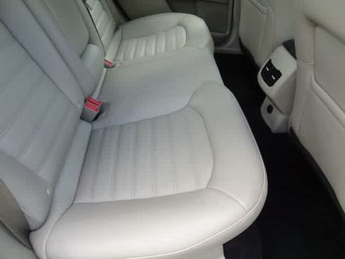 Used 2018 Ford Fusion SE w/ Fusion SE Technology Package FWD image 10