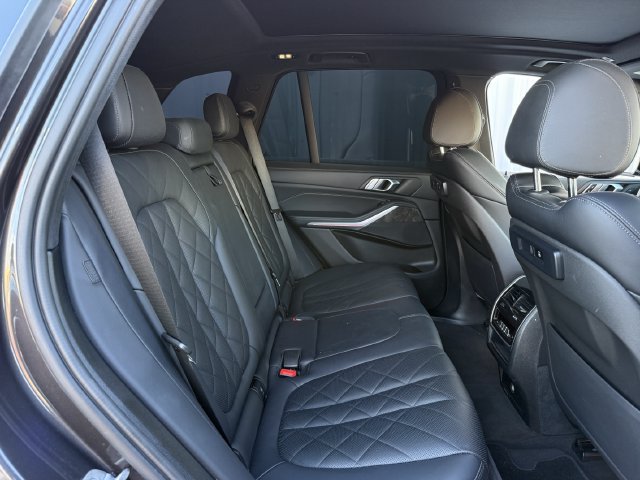 Used 2023 BMW X5 xDrive40i w/ Premium Package AWD/4WD image 34