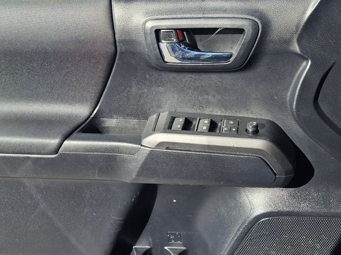 Used 2019 Toyota Tacoma TRD Off-Road w/ Technology Package image 22