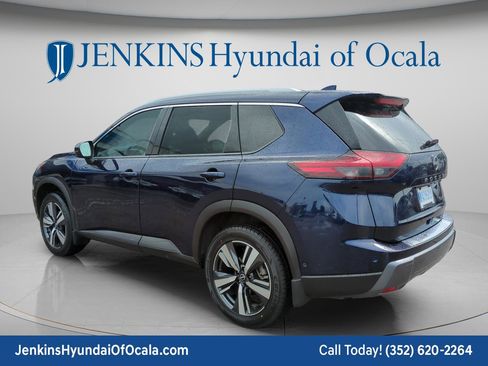 Used 2024 Nissan Rogue SL AWD/4WD image 5