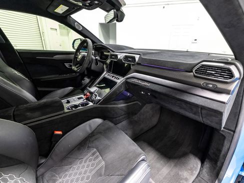 Used 2023 Lamborghini Urus Performante AWD/4WD image 43