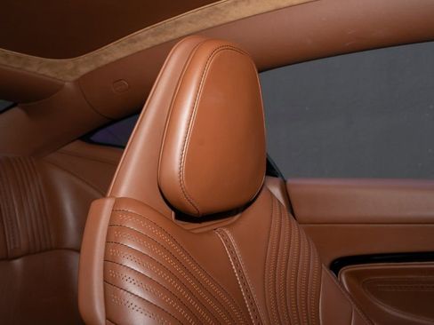 Used 2018 Aston Martin DB11 Coupe image 22