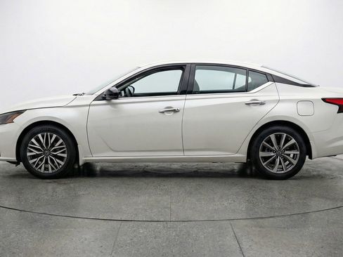 Used 2025 Nissan Altima 2.5 SV image 5
