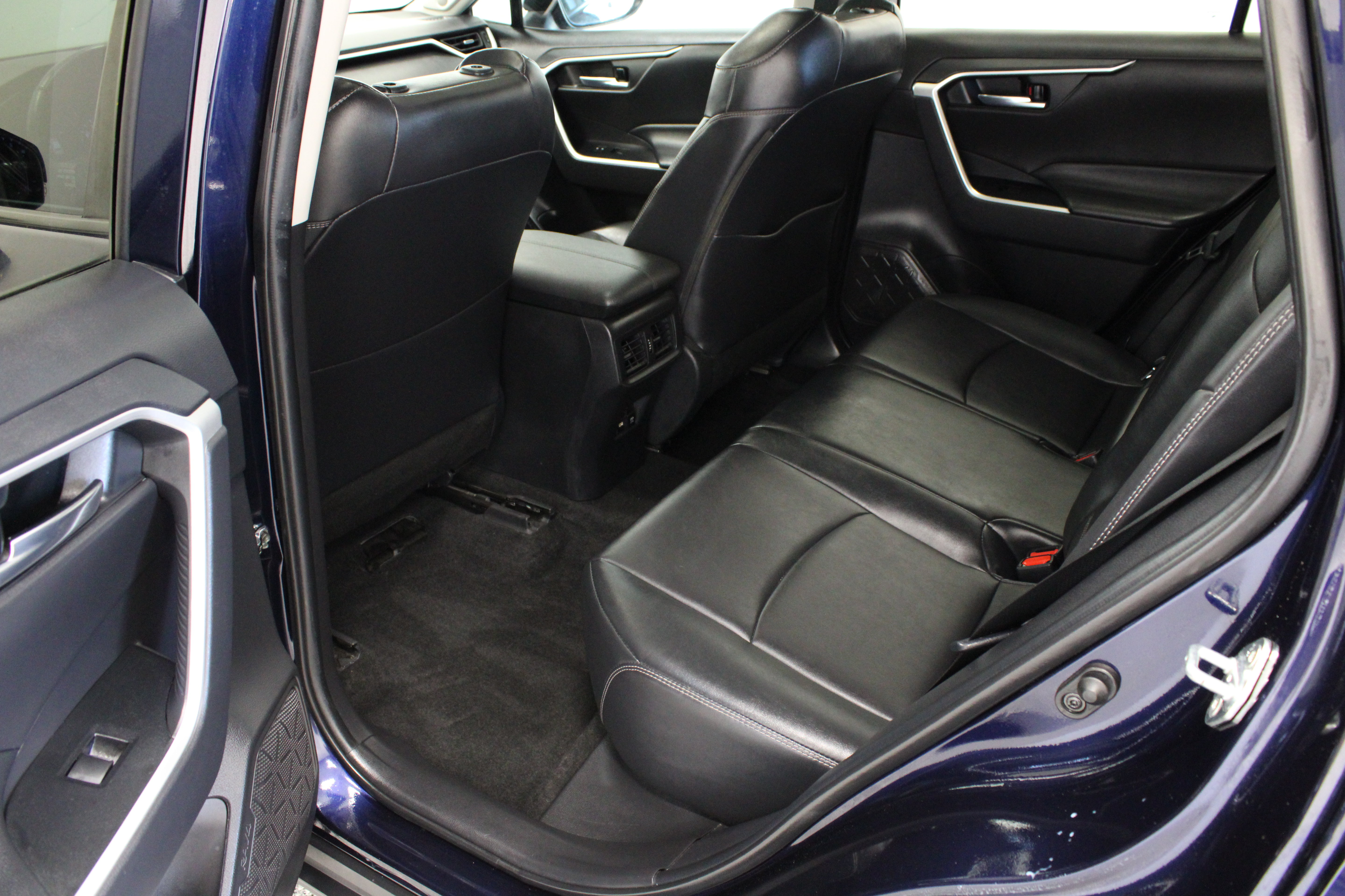Used 2021 Toyota RAV4 XLE Premium FWD image 30