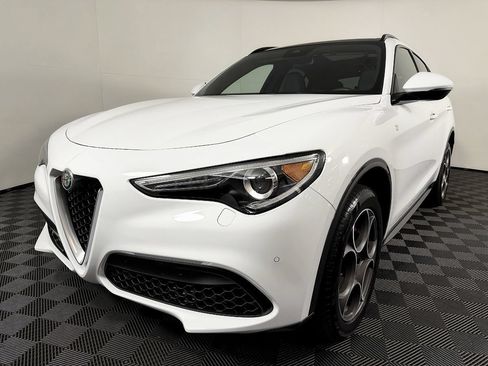 Used 2022 Alfa Romeo Stelvio Ti AWD/4WD image 3