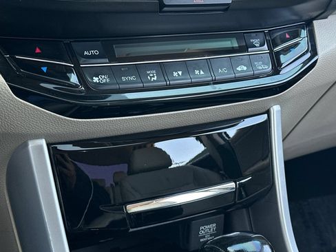 Used 2016 Honda Accord Touring image 26