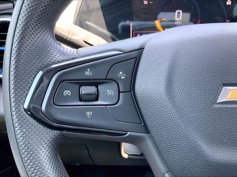 Used 2025 Chevrolet Trax LT FWD image 24