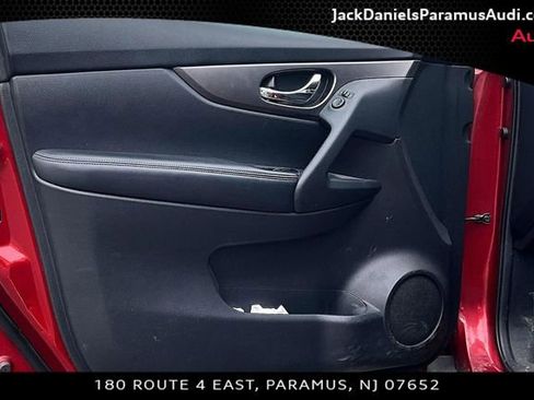 Used 2016 Nissan Rogue S AWD/4WD image 15