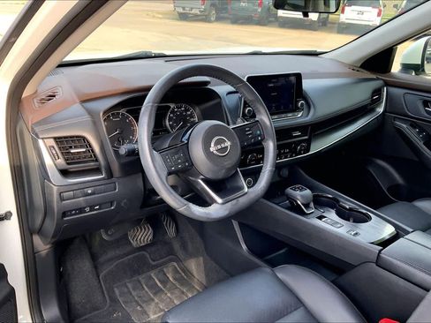 Used 2023 Nissan Rogue SV w/ SV Premium B Package image 17