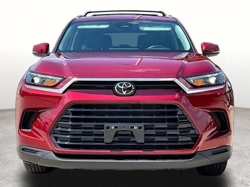 Used 2024 Toyota Grand Highlander AWD image 3