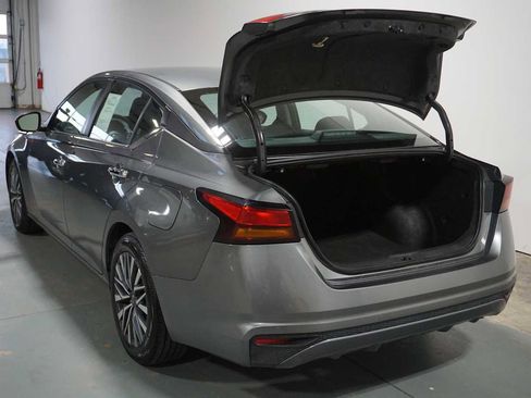 Used 2023 Nissan Altima 2.5 SV image 4
