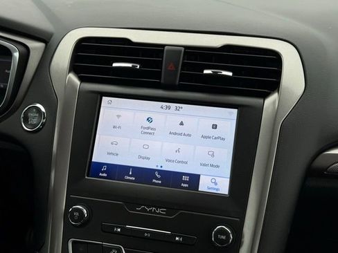 Used 2020 Ford Fusion SE image 15